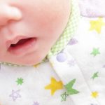 赤ちゃんの鼻水が透明から緑になる原因は？