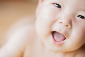 赤ちゃんの鼻水の吸い方で、口を使ったやり方は？